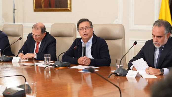 Ministros de Petro renunciarán en las próximas horas