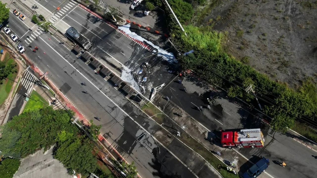 En video: avioneta se estrelló contra bus en Sao Paulo