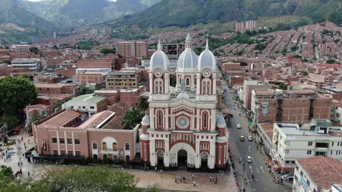 El desgobierno en Bello, Antioquia, ha generado una crisis marcada por corrupción y el nepotismo, afectando a sus habitantes y debilitando la institucionalidad del municipio. El desgobierno en Bello, Antioquia, ha generado una crisis marcada por corrupción y el nepotismo, afectando a sus habitantes y debilitando la institucionalidad del municipio.