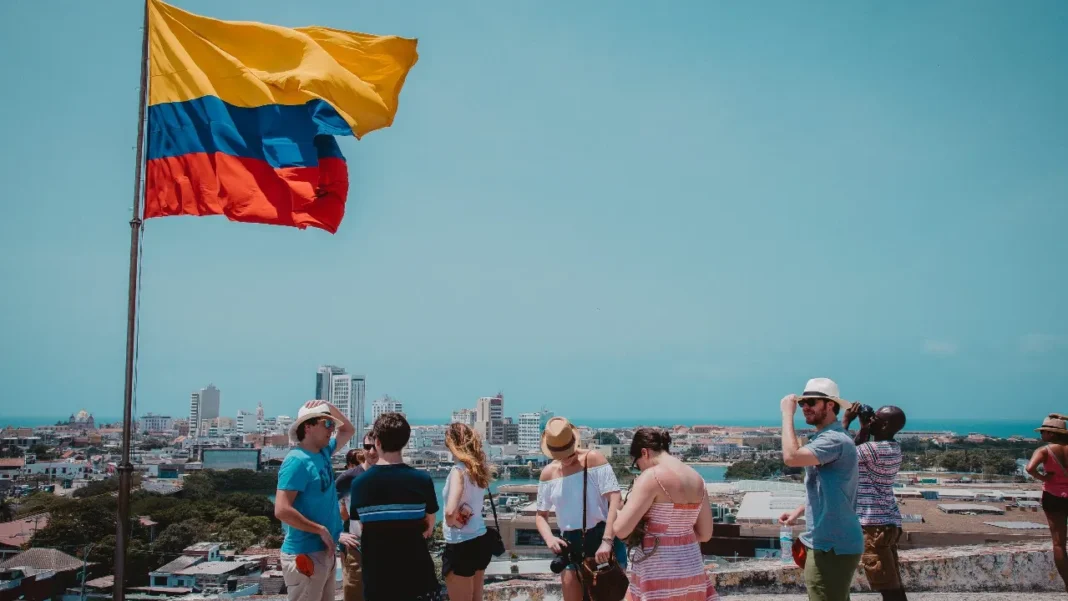 Colombia registra aumento del 30% en gasto de turistas internacionales en enero de 2025