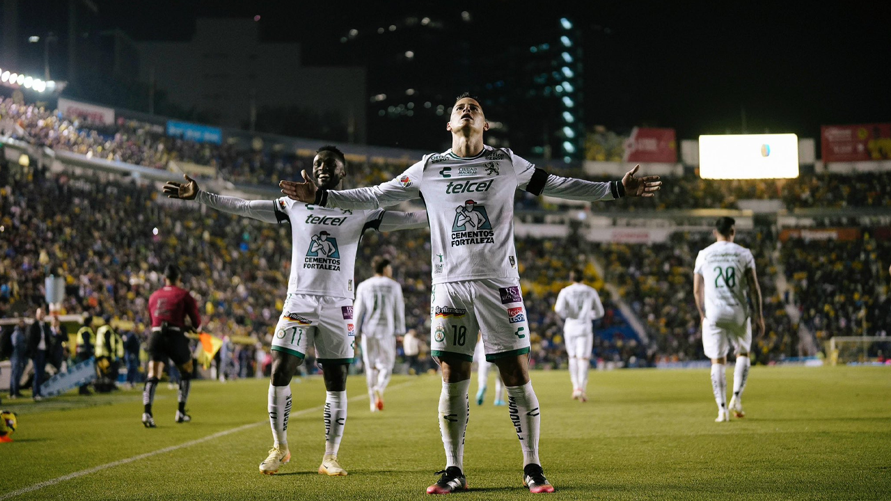 El sueldo de James Rodríguez en el Club León es de 5 millones de dólares anuales, posicionándolo entre los jugadores mejor pagados de la Liga MX. Aquí te contamos cuánto gana al mes, día y minuto.