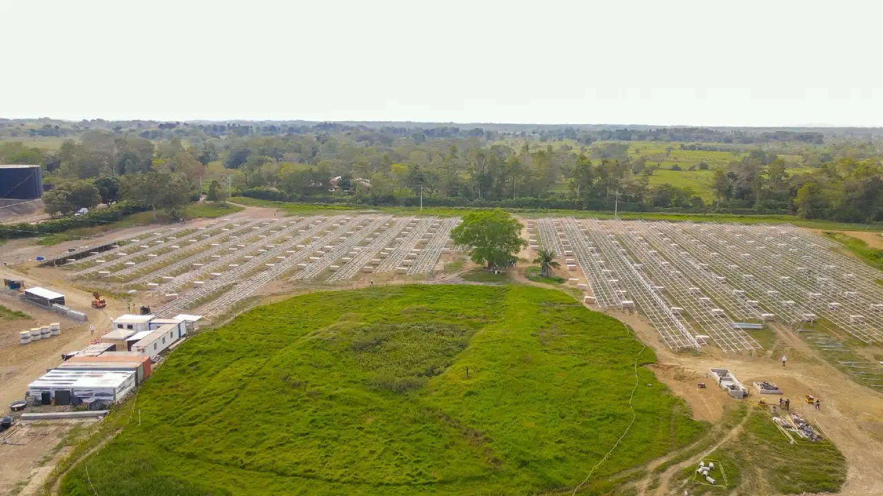 Granja Solar La Iguana: innovación en energía renovable para Colombia