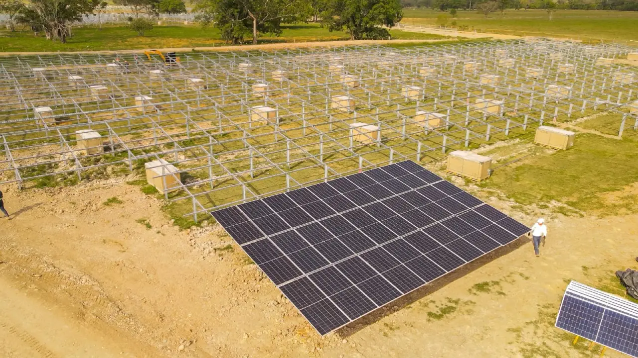 Granja Solar La Iguana: innovación en energía renovable para Colombia