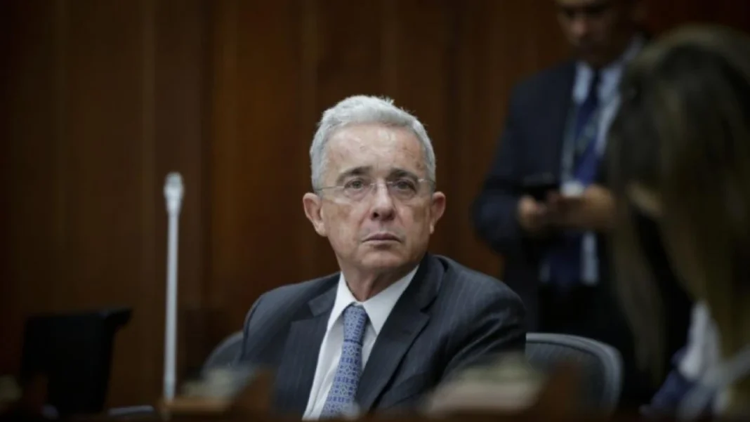 ¿Qué sigue en el juicio Uribe tras la orden de suspenderlo?