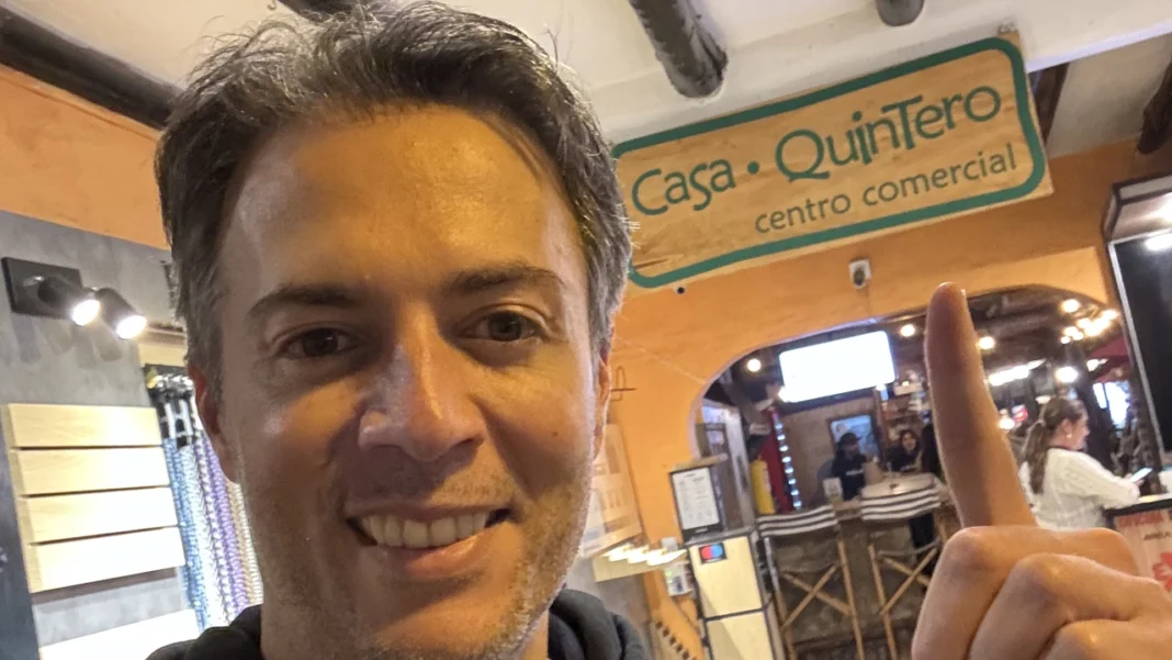 Daniel Quintero solicita que sus procesos sean trasladados a Bogotá, argumentando falta de imparcialidad en Medellín. Esta decisión genera debate sobre su impacto en el desarrollo territorial de Colombia.