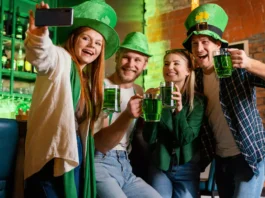 El Día de San Patricio en Colombia se celebra con cerveza verde, música irlandesa y eventos en Bogotá, Medellín y Cali, donde bares y restaurantes ofrecen experiencias temáticas durante todo marzo.