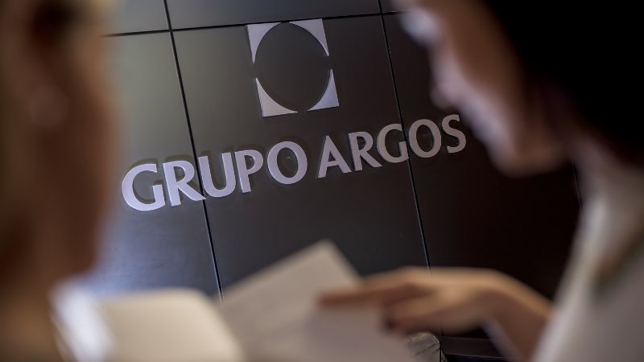 Grupo Argos ha consolidado su liderazgo en infraestructura con inversiones por USD 7.000 millones en la última década, fortaleciendo sectores estratégicos como energía, concesiones viales y materiales de construcción.