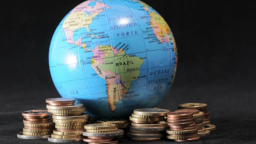 La inflación en América Latina 2025 muestra contrastes, mientras Venezuela y Argentina enfrentan cifras alarmantes, países dolarizados como Panamá y Ecuador mantienen estabilidad. Conoce el panorama económico regional.