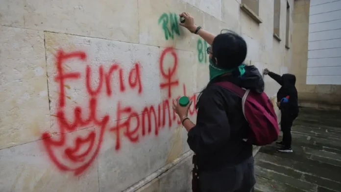 ¿Es necesario el vandalismo para acompañar la conmemoración?