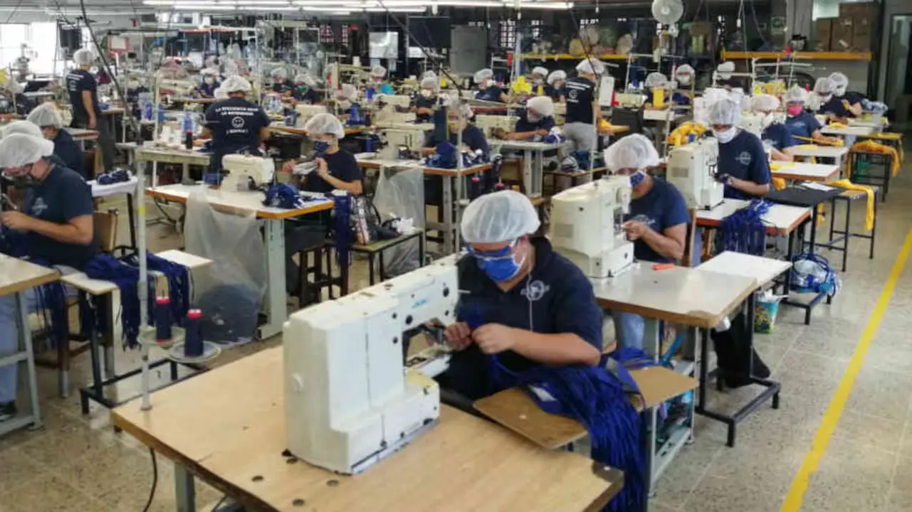 Crecimiento moderado de la manufactura en Colombia: sectores clave y desafíos