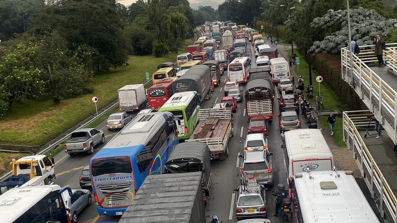 Fotos: Este es el estado de la Autopista Norte en Bogotá, bloqueada por las lluvias