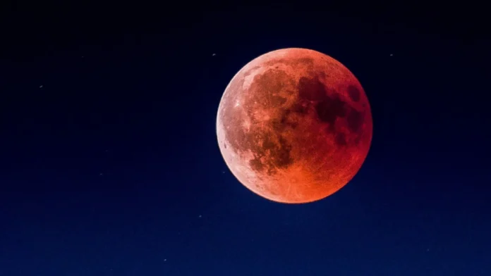 Eclipse total de Luna hoy: A qué hora inicia, desde dónde verlo y más detalles