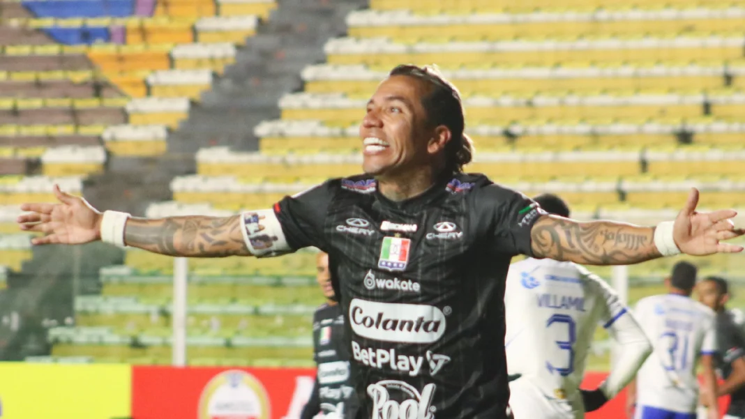 Dayro Moreno, el goleador histórico del fútbol colombiano, sorprende con un salario mensual de 350 millones de pesos en Once Caldas.