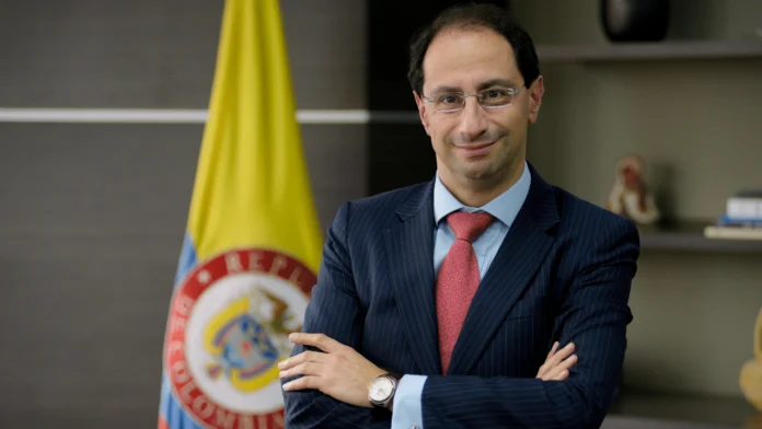 exministro de Hacienda de Colombia y actual rector de la Universidad EIA, José Manuel Restrepo Abondano