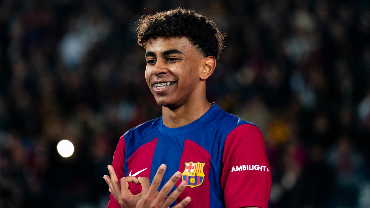 Con solo 16 años, el salario de Lamine Yamal ya lo convierte en uno de los jugadores jóvenes mejor pagados del mundo, consolidando su papel clave en el FC Barcelona.