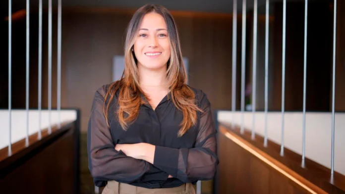 Mónica Gasca Rojas se despide de la presidencia de Hidrógeno Colombia tras casi tres años de liderazgo clave en el impulso del hidrógeno verde y la transición energética del país. Mónica Gasca Rojas se despide de la presidencia de Hidrógeno Colombia tras casi tres años de liderazgo clave en el impulso del hidrógeno verde y la transición energética del país.
