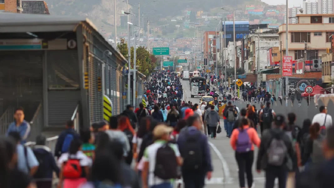 Lista de bloqueos y estaciones de Transmilenio cerradas por protesta indígena hoy en Bogotá