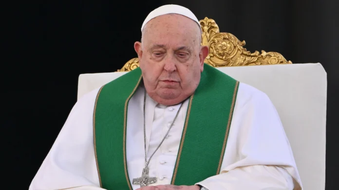El funeral del Papa Francisco marcará un cambio histórico en la Iglesia Católica, con un protocolo sencillo y austero que refleja su legado de humildad y cercanía al pueblo.