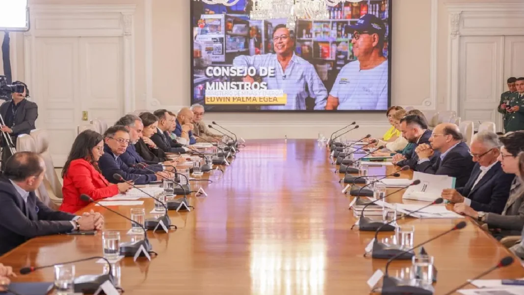 Consejo de Estado prohíbe transmitir consejos de ministros por canales privados