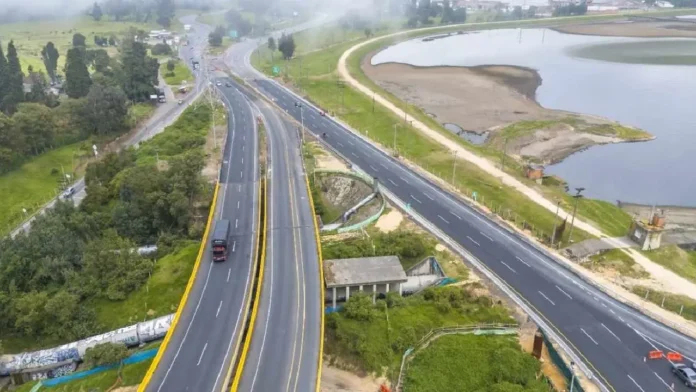 Vía Bogotá-Girardot avanza en modernización con la entrega de la Unidad Funcional 6
