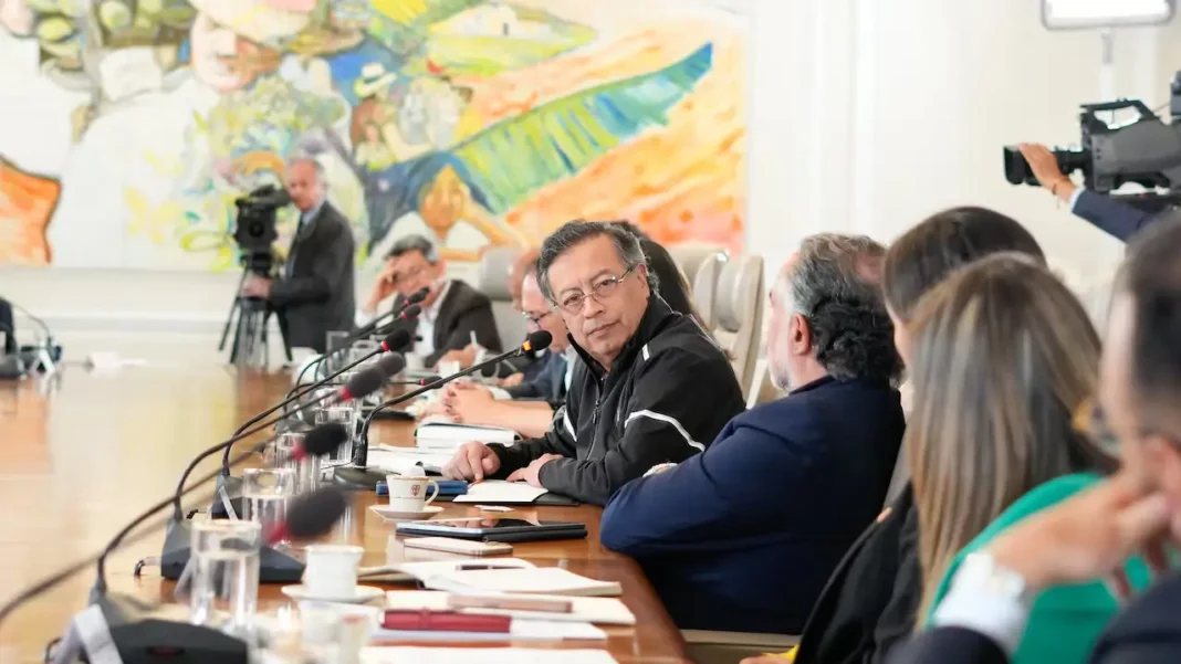 Presidencia de Petro enfrenta nuevo pulso jurídico por transmisiones en medios públicos