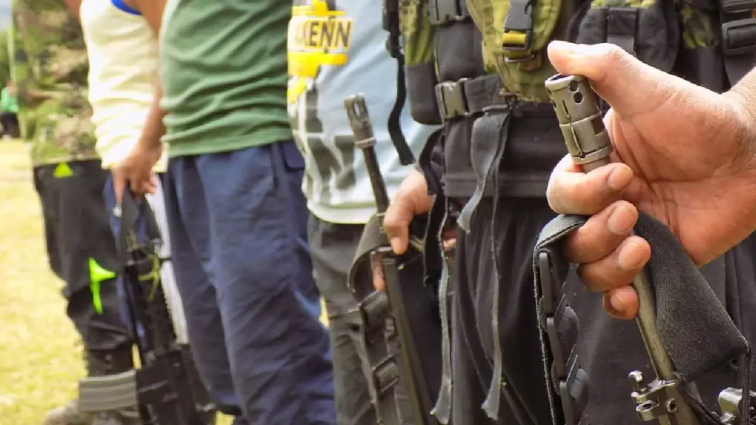 Es necesario ser implacable con los grupos al margen de la ley