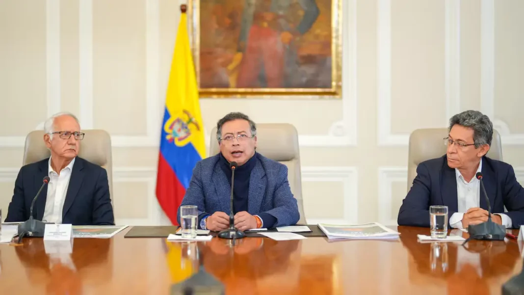 Petro responde a las acusaciones de Leyva y revela detalles sobre su salud