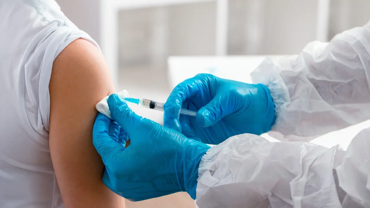 Fiebre amarilla en Colombia: Gobierno declara emergencia sanitaria y activa plan de vacunación 1 Ministerio de Salud declara emergencia por fiebre amarilla en Colombia y lanza plan de contingencia