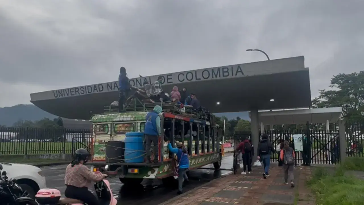 Distrito instala hangares y carpas en la Universidad Nacional para recibir la Minga indígena 1 Llegada masiva de indígenas a la Universidad Nacional: así avanza la logística para la Minga