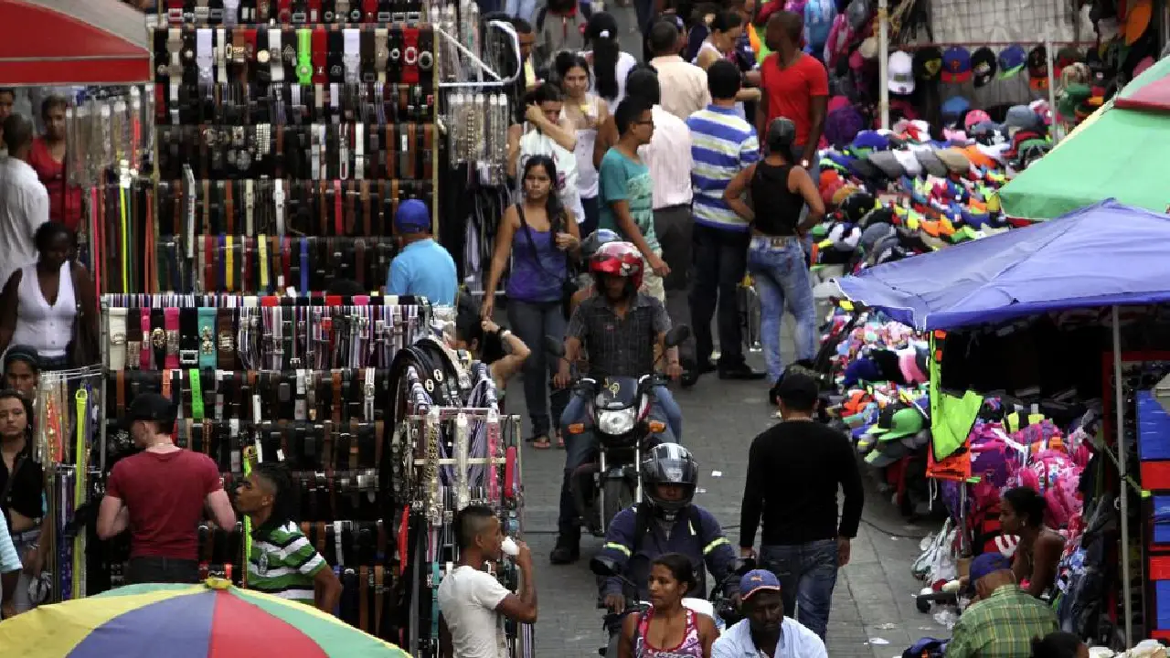 Fedesarrollo: confianza del comercio baja, pero la industria muestra recuperación 1 Resultados de Fedesarrollo muestran divergencias entre comercio e industria en marzo de 2025