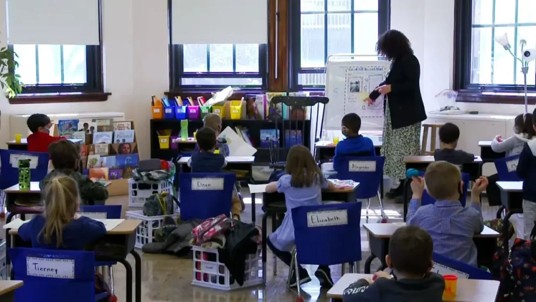 Así será el salario de los docentes en Colombia en 2025 según su grado y formación