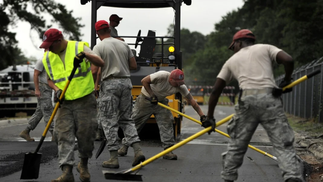 Si le toca trabajar el 1 de mayo en Colombia, la ley exige una remuneración adicional del 75 % sobre su salario habitual por ser un festivo obligatorio.