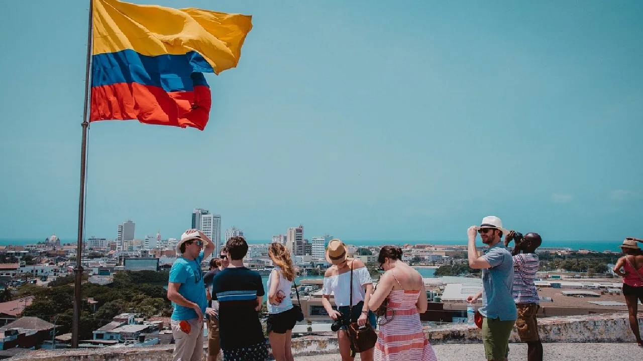 Turismo internacional alcanzaría un gasto récord de 2,1 billones de dólares en 2025