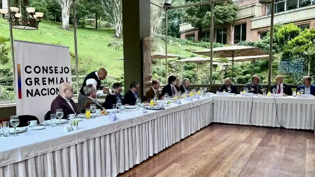 Gremios advierten crisis energética por intervención política y falta de pagos estatales