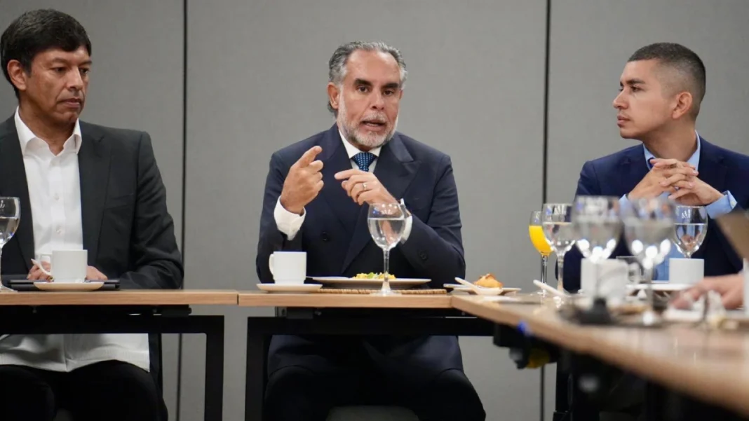 Benedetti se reúne con líderes bancarios para explicar consulta popular sobre reforma laboral