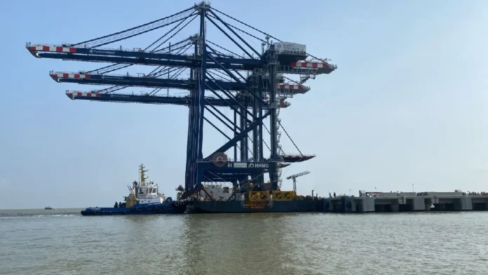 Hito en Puerto Antioquia: llegan primeras grúas que apoyarán operación Hito en Puerto Antioquia: llegan primeras grúas que apoyarán operación