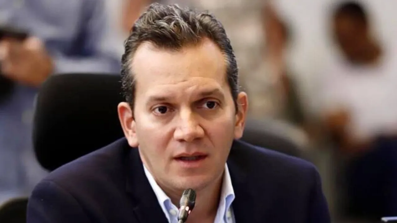 Las 50 nuevas caras del liderazgo antioqueño 33 es un líder político antioqueño con una amplia trayectoria tanto a nivel local como nacional. Fue senador de la República y concejal de Medellín, y ha aspirado a la alcaldía de la ciudad. Se ha caracterizado por su defensa del libre mercado, la lucha contra la corrupción y la eficiencia del gasto público.Es administrador de negocios de la Universidad EAFIT y abogado de la Universidad Pontificia Bolivariana, con estudios de especialización en Derecho Constitucional y Mercadeo. Su perfil técnico ha sido una constante en sus propuestas de gobierno y en sus intervenciones como legislador. Hijo del exgobernador Luis Alfredo Ramos, ha construido su propio camino político, combinando disciplina académica, firmeza ideológica y conocimiento de la administración pública. Hoy sigue siendo una figura influyente dentro del Centro Democrático.