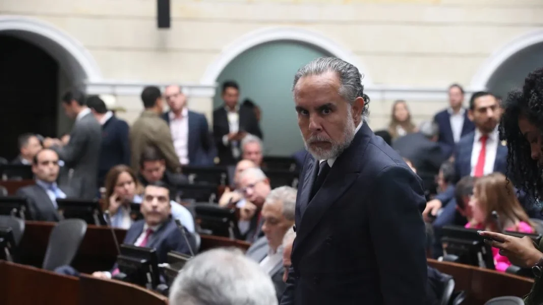 Video: Manotasos y gritos, Benedetti, Sanguino y otros en el congreso por Consulta Popular