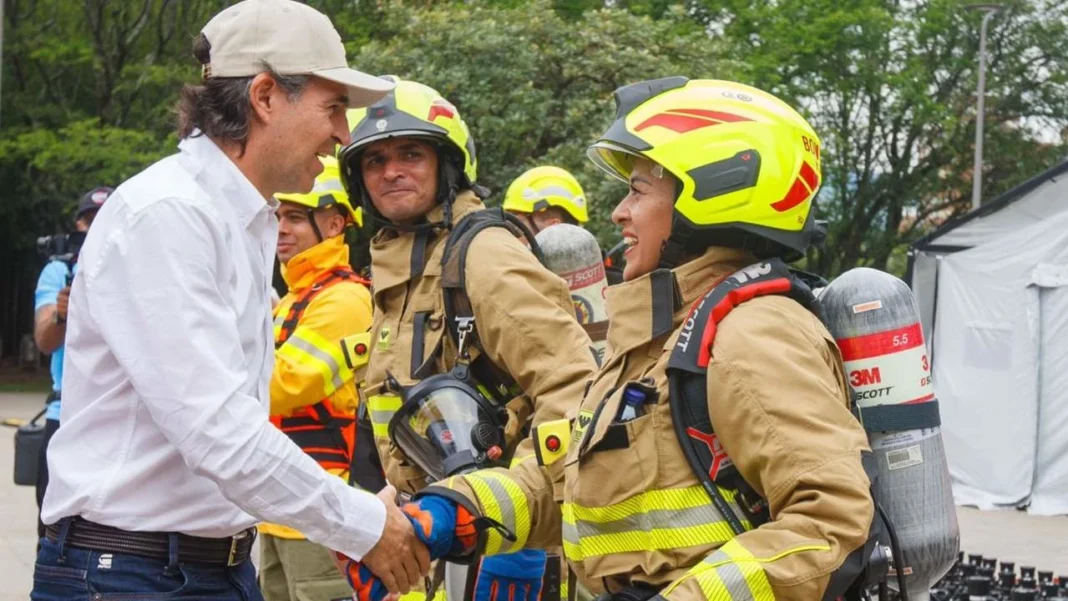 Bomberos de Medellín tendrán equipos nuevos tras 14 años de no renovaciones