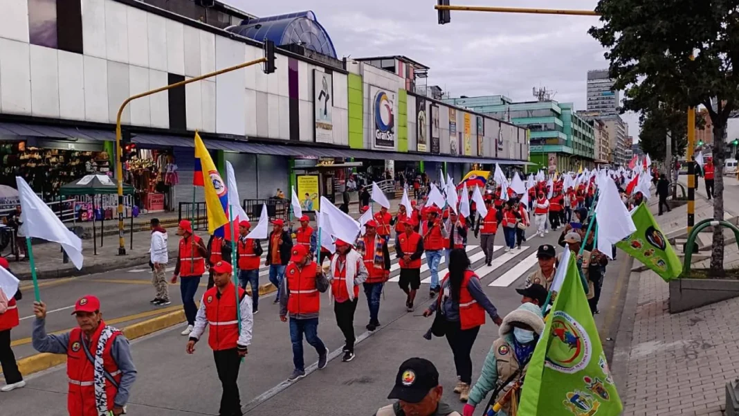 Estaciones de Transmilenio y vías cerradas por manifestación campesina hoy 14 de mayo