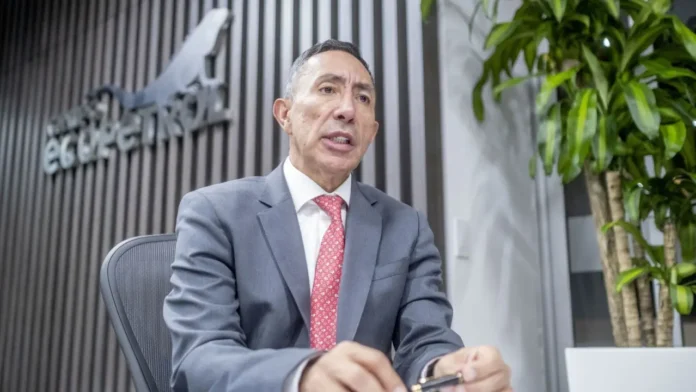 Luego de que se filtrara una supuesta renuncia de Ricardo Roa a la presidencia de Ecopetrol, la compañía ha manifestado que esta información carece de veracidad y solo obedecen a especulaciones. Luego de que se filtrara una supuesta renuncia de Ricardo Roa a la presidencia de Ecopetrol, la compañía ha manifestado que esta información carece de veracidad y solo obedecen a especulaciones.