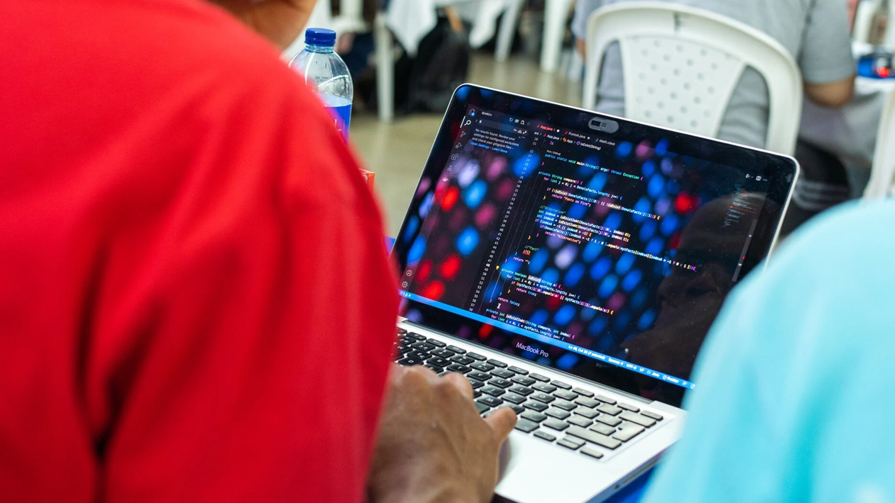 Fedesoft propone estrategias para cerrar la escasez de talento TI en Colombia