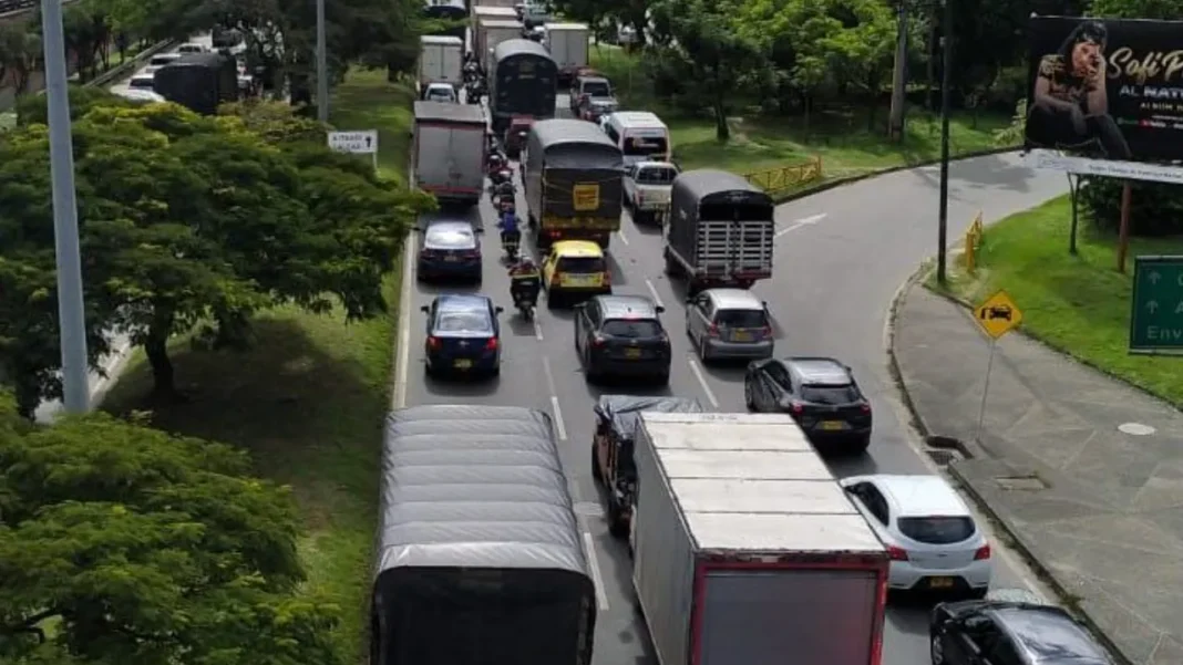 AMVA y 3 municipios alertan a entidades nacionales por riesgo inminente en Variante Caldas