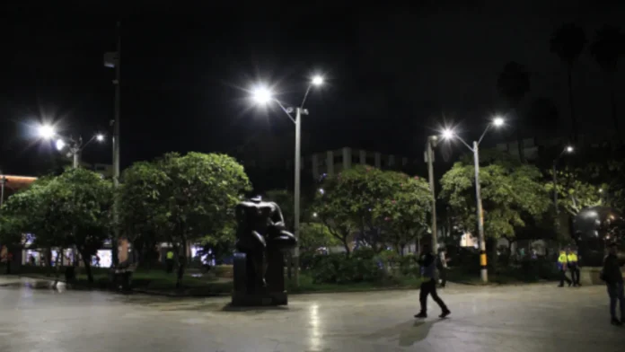 Medellín recupera la iluminación de la Plaza Botero, ícono cultural de la ciudad