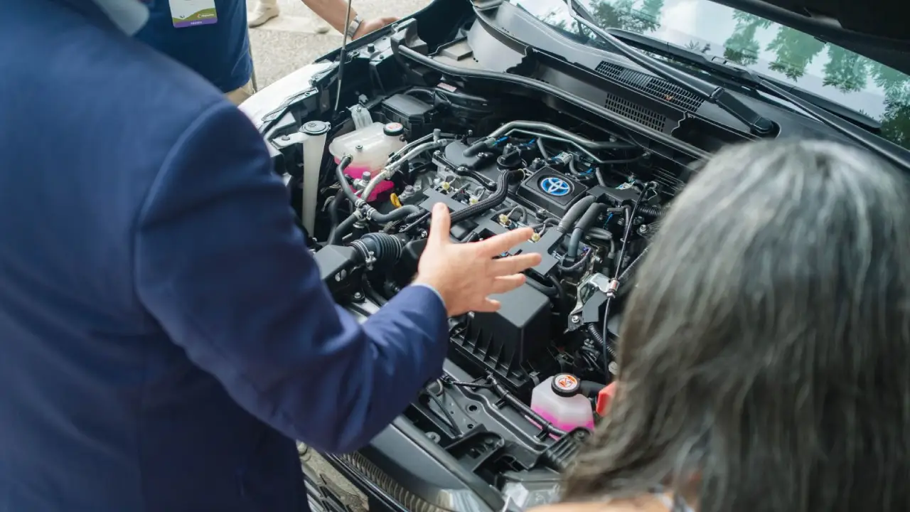 Así es el auto híbrido con bioetanol colombiano que reduce hasta 70% las emisiones 1 Innovación automotriz impulsa el uso de biocombustibles en Colombia: vehículo híbrido con bioetanol de caña