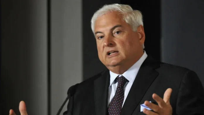 El expresidente panameño Ricardo Martinelli recibió asilo político en Colombia tras 16 meses en Nicaragua, luego de ser condenado por corrupción y enfrentar problemas de salud.