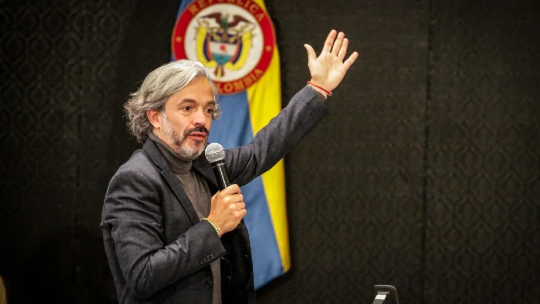 Juan Daniel Oviedo deja el Concejo de Bogotá para lanzar su campaña presidencial en 2026