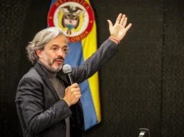 Juan Daniel Oviedo deja el Concejo de Bogotá para lanzar su campaña presidencial en 2026