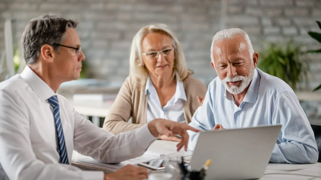 La pensión de sobrevivientes en Colombia garantiza apoyo económico a familiares del afiliado fallecido, siempre que cumplan con los requisitos legales y acrediten su derecho.