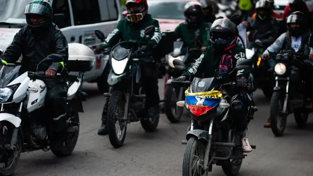 La multa para motociclistas que transiten con parrillero este puente de Halloween 2025